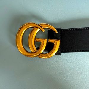GG Gucci black belt with gold buckle